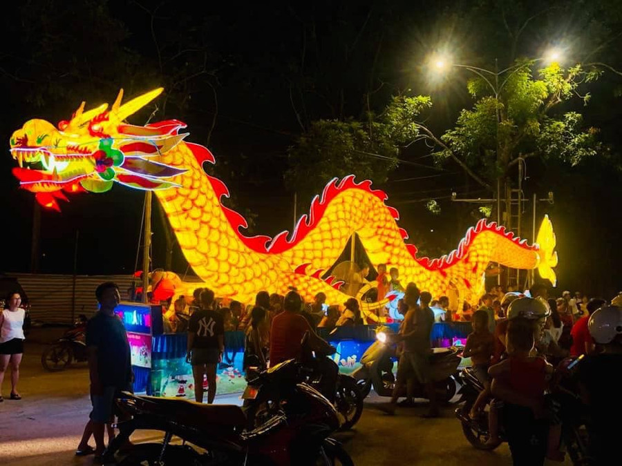 Mô hình con Rồng được người dân thị trấn Yên Thế làm với tổng chi phí hơn 100 triệu đồng.