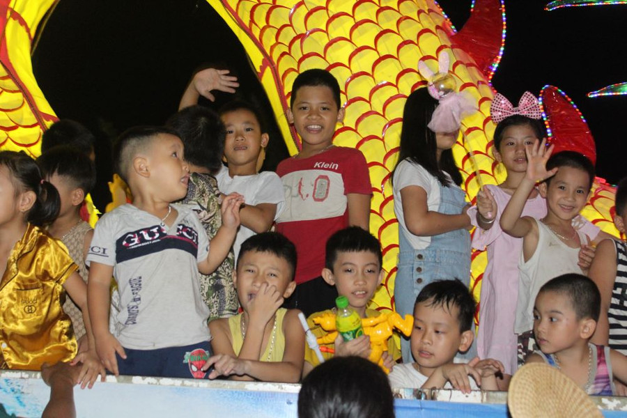 Trẻ em vùng cao hào hứng trong ngày Tết trung thu.