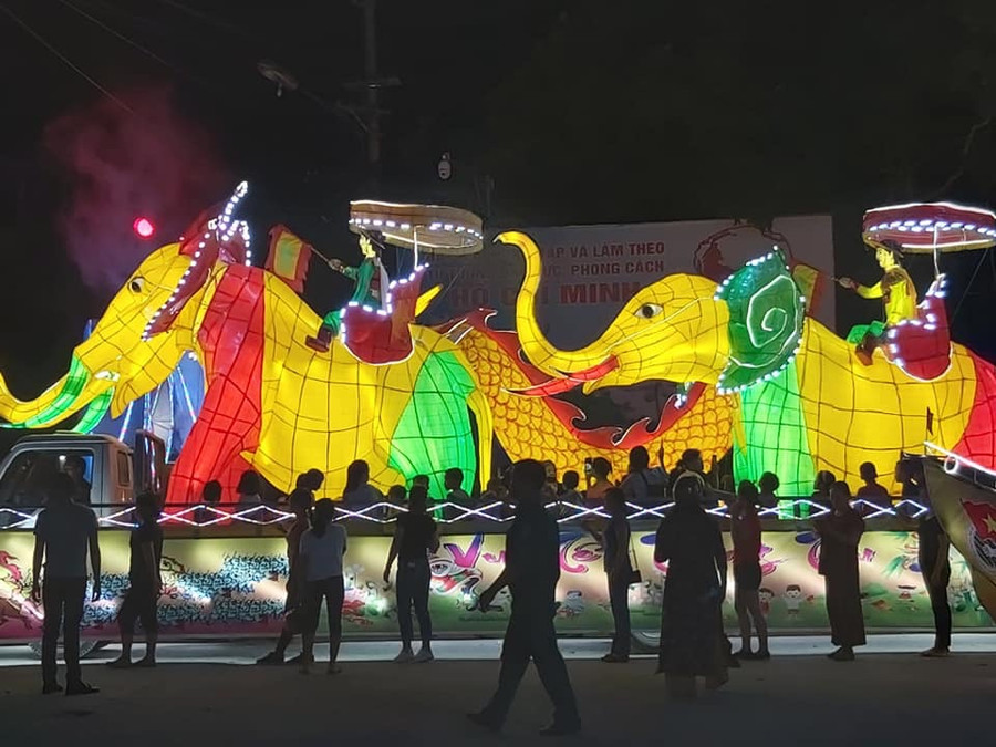 Mô hình Voi khổng được đầu tư làm công phu, chi phí hơn 100 triệu đồng.