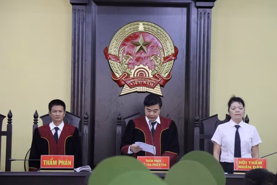 TAND tỉnh Sơn La hoãn xét xử vụ án gian lận điểm thi vì nhiều người được triệu tập vắng mặt