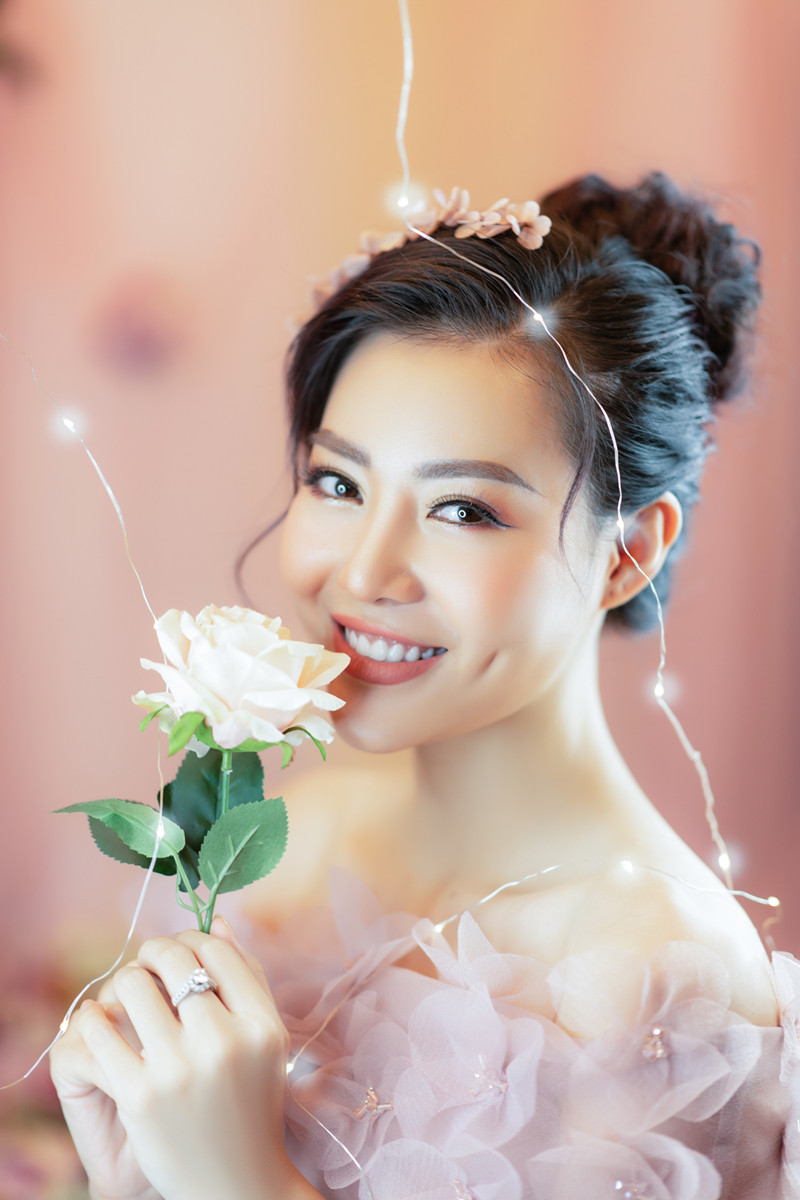 Trong phim "Nàng dâu order" đang phát sóng, Thanh Hương vào vai Linh, đồng nghiệp cùng trường, nảy sinh tình cảm với Trọng Trinh. Trong phim "Nàng dâu order" đang phát sóng, Thanh Hương vào vai Linh, đồng nghiệp cùng trường, nảy sinh tình cảm với Trọng Trinh.