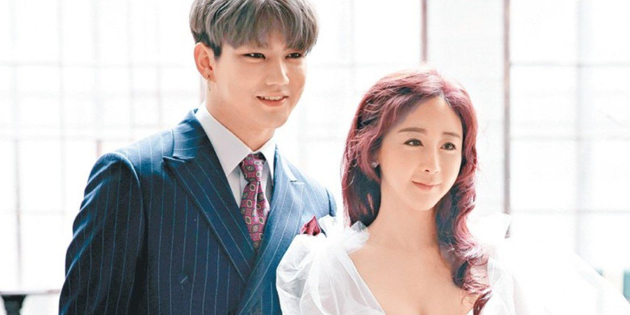 "Tôi không nói với anh ấy về tuổi của mình. Chúng tôi gặp gỡ và tìm hiểu để trở thành người yêu. Tuy nhiên, khi mối quan hệ trở nên nghiêm túc hơn, tôi đã thực sự lo lắng", Han So Won trần tình. "Tôi không nói với anh ấy về tuổi của mình. Chúng tôi gặp gỡ và tìm hiểu để trở thành người yêu. Tuy nhiên, khi mối quan hệ trở nên nghiêm túc hơn, tôi đã thực sự lo lắng", Han So Won trần tình.