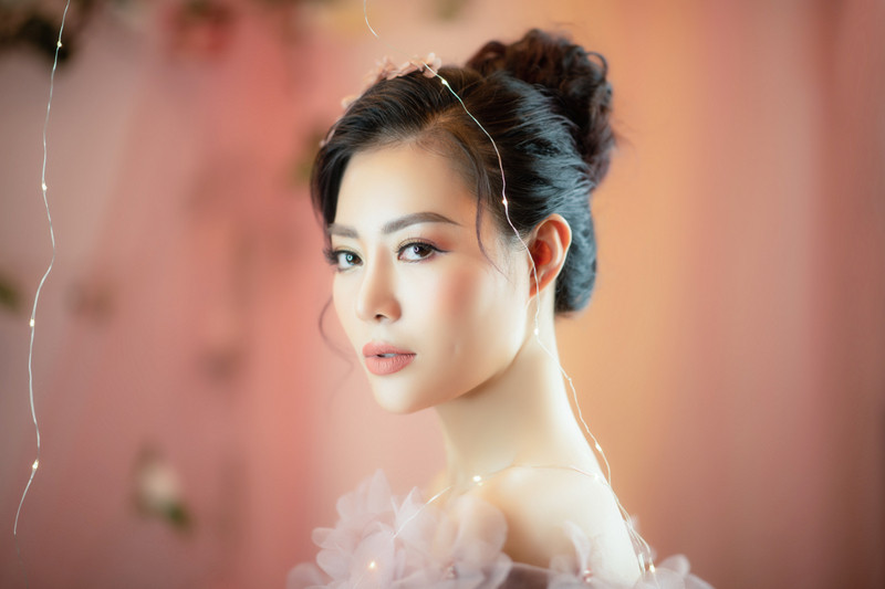 Thoát khỏi tạo hình của Lan cave trong "Quỳnh búp bê", Thanh Hương lột xác từ ngoại hình tới diễn xuất với vai một cô giáo thể chất ngổ ngáo, cá tính. Thoát khỏi tạo hình của Lan cave trong "Quỳnh búp bê", Thanh Hương lột xác từ ngoại hình tới diễn xuất với vai một cô giáo thể chất ngổ ngáo, cá tính.