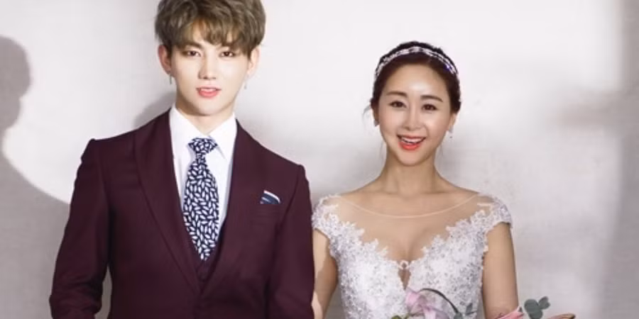 "Tôi mất nhiều thời gian để quyết định thú thực về năm sinh của chính mình. Hôm đó, anh ấy đã rất bàng hoàng. Anh ấy nói muốn tạm chấm dứt liên lạc và suy nghĩ lại tất cả", cô nhớ lại.