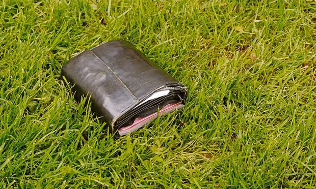 Tim Burrows mất ví 14 năm trước ở một lễ hội