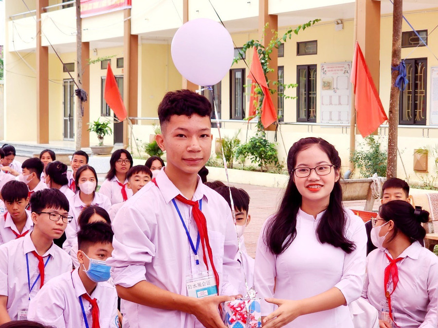 Học sinh Trường THCS Sơn Đà tham dự lễ phát động hưởng ứng Ngày Pháp luật Việt Nam. Học sinh Trường THCS Sơn Đà tham dự lễ phát động hưởng ứng Ngày Pháp luật Việt Nam.