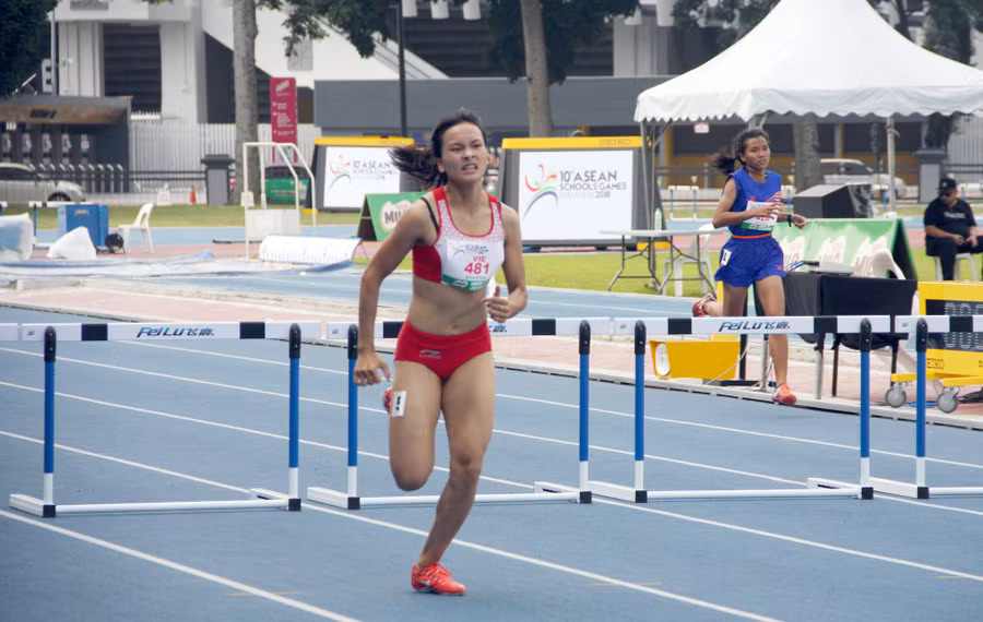 … Bùi Thị Trang (ảnh) và Ngô Thị Khánh Ny đã rất xuất sắc khi mỗi vận động viên giành được 2 huy chương vàng cho đoàn thể thao học sinh Việt Nam tại Đại hội