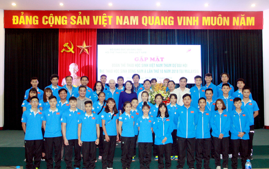 Đoàn thể thao học sinh Việt Nam lên đường tham dự 10th Asean Schools Games với 60 thành viên (bằng hơn 1/3 của đoàn Lào dự 158 vận động viên), nhưng đã xuất sắc giành được 13 huy chương vàng, 8 huy chương bạc và 6 huy chương đồng Đoàn thể thao học sinh Việt Nam lên đường tham dự 10th Asean Schools Games với 60 thành viên (bằng hơn 1/3 của đoàn Lào dự 158 vận động viên), nhưng đã xuất sắc giành được 13 huy chương vàng, 8 huy chương bạc và 6 huy chương đồng