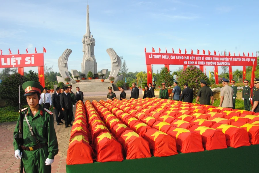 Truy điệu, cải táng hài cốt liệt sĩ quân tình nguyện và chuyên gia Việt Nam