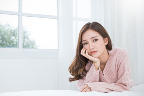 Chia tay bạn trai gia trưởng nhưng anh vẫn không để tôi yên