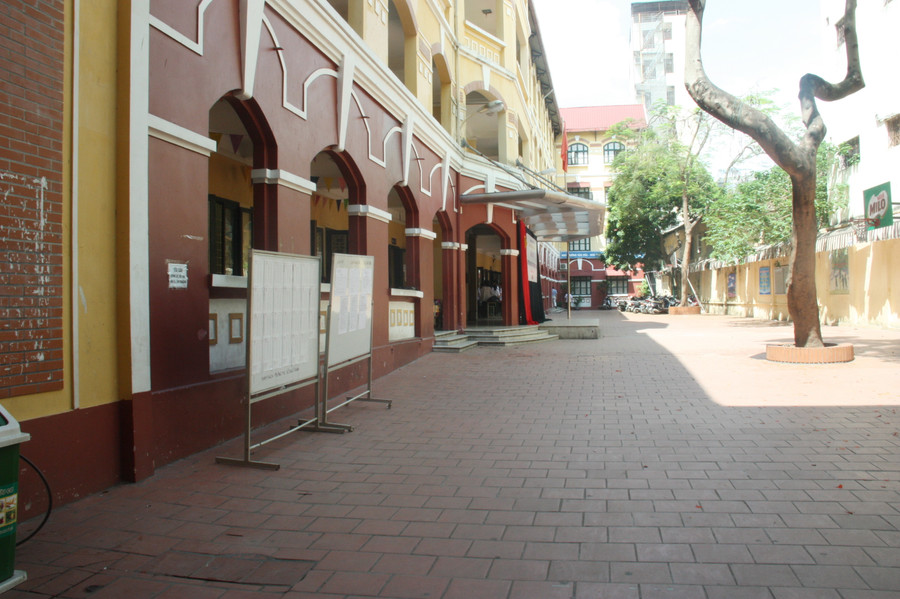 Điểm thi Trường THCS Lê Ngọc Hân nghiêm túc khi chuẩn bị giờ phát đề thi. Điểm thi Trường THCS Lê Ngọc Hân nghiêm túc khi chuẩn bị giờ phát đề thi.