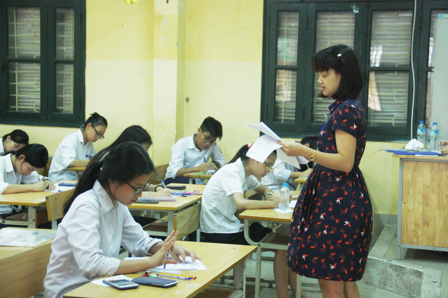 Điểm thi này có tổng cộng 633 học sinh với 27 phòng thi, các thí sinh dự thi đến từ các trường THPT của quận Hoàn Kiếm và Hai Bà Trưng. Điểm thi này có tổng cộng 633 học sinh với 27 phòng thi, các thí sinh dự thi đến từ các trường THPT của quận Hoàn Kiếm và Hai Bà Trưng.