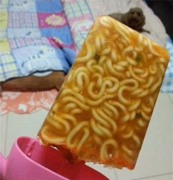 Mẹ không cho ăn mì vì nóng, thanh niên ngang nhiên bỏ thạch sương sa vào ăn để giải nhiệt - Ảnh 16.