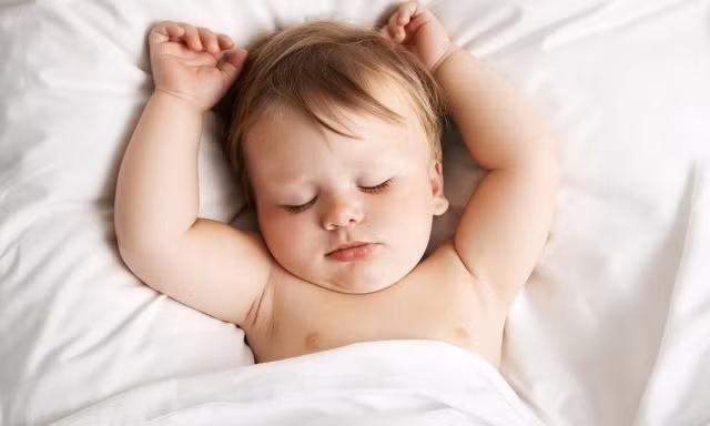 Cách giúp trẻ không đạp chăn, ngừa cảm lạnh khi ngủ hiệu quả