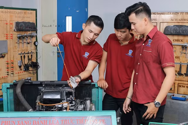 Sinh viên Trường ĐH Nguyễn Tất Thành