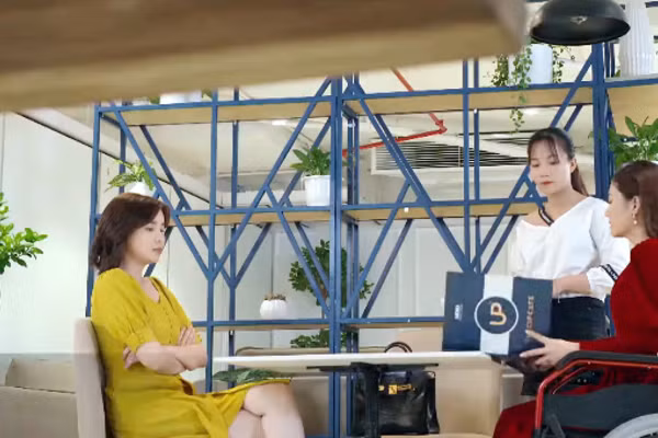 Màn đối đáp có một không hai giữa vợ cả và tiểu tam. 