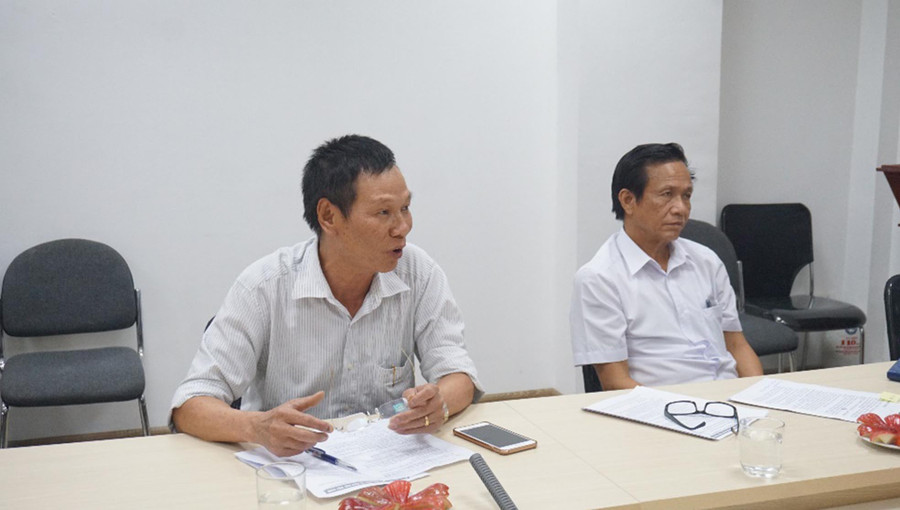 Thầy Đặng Văn Lý (bên trái) và Luật sư Nguyễn Kiến Thiết (bên phải) tại tọa đàm “Quyền tự chủ tuyển sinh của các trường tư thục khi triển khai Luật Giáo dục sửa đổi 2019”