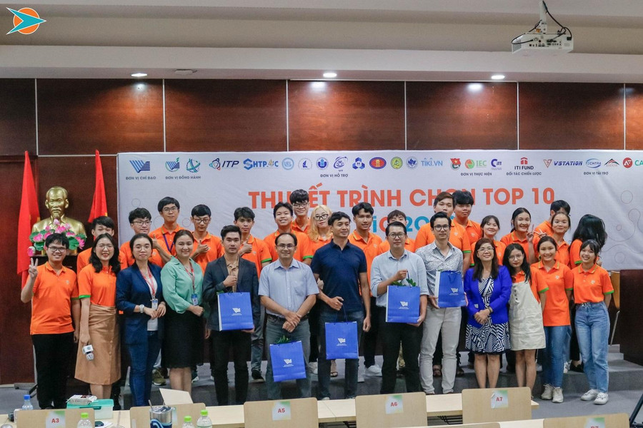 Buổi thuyết trình chọn dự án vào vòng chung kết vừa kết thúc tại Trường ĐH Quốc tế, ĐHQG TP.HCM. Buổi thuyết trình chọn dự án vào vòng chung kết vừa kết thúc tại Trường ĐH Quốc tế, ĐHQG TP.HCM.