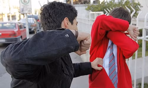 10-dau-hieu-tre-bi-bat-nat-o-truong