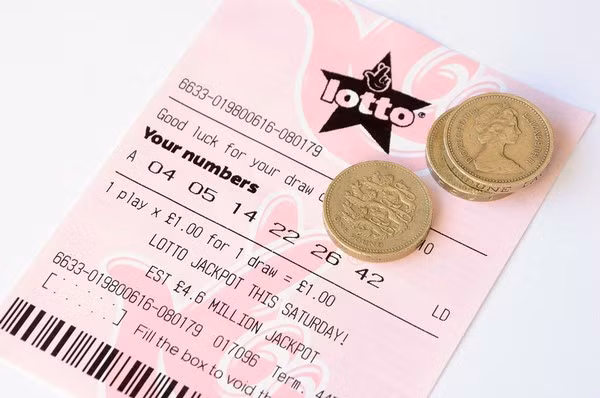 Trúng số 1 triệu USD sau khi bị vợ phàn nàn vì... mua quá nhiều vé số