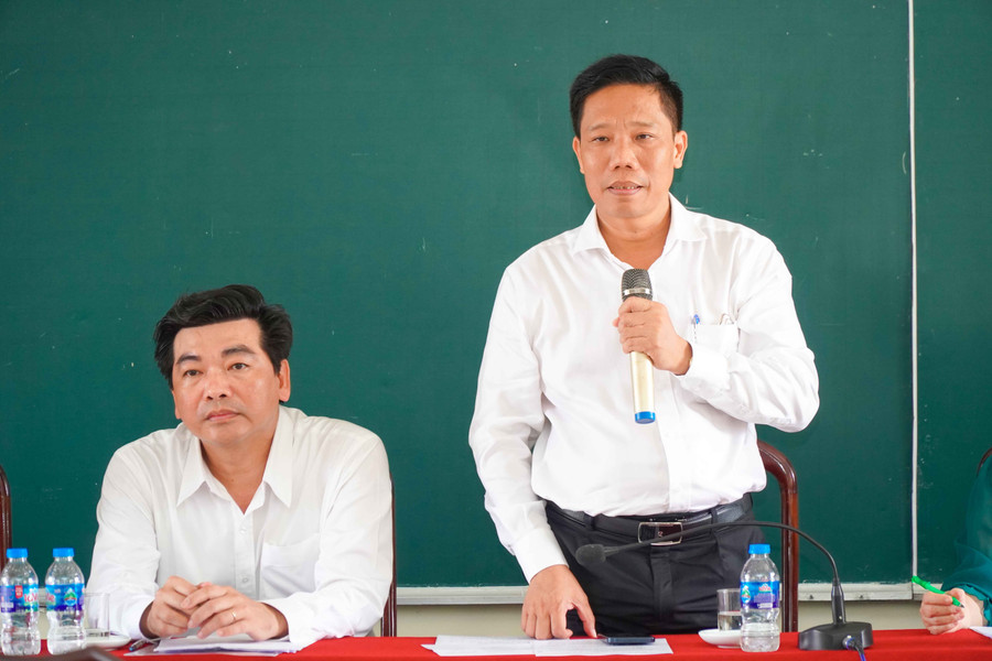 Ông Nguyễn Thực Hiện, Phó Chủ tịch UBND TP Cần Thơ trao đổi tại buổi kiểm tra.