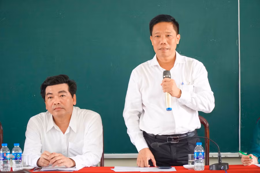 Ông Nguyễn Thực Hiện, Phó Chủ tịch UBND TP Cần Thơ trao đổi tại buổi kiểm tra.