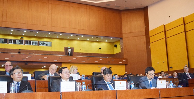 Phó Thủ tướng Vũ Đức Đam (bìa phải) cùng đại biểu là các lãnh đạo trung ương và địa phương tại lễ kỉ niệm