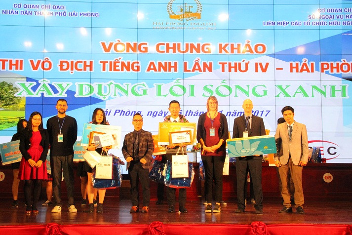 Các thí sinh được trao giải trong vòng chung khảo (Ảnh Cổng thông tin điện tử)