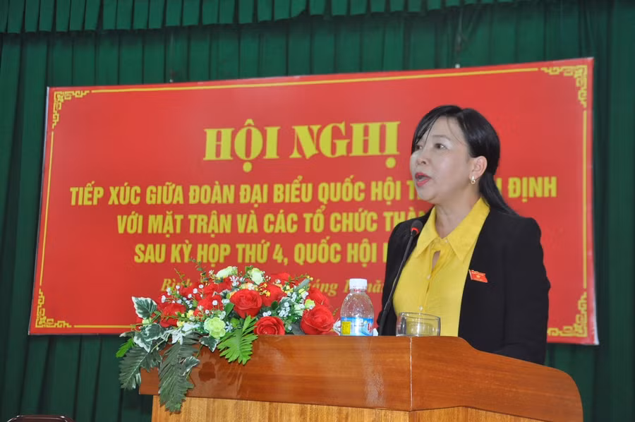 Bà Lý Tiết Hạnh – Phó trưởng Đoàn đại biểu Quốc hội khóa XIV tỉnh Bình Định báo cáo kết quả kỳ họp thứ 4 – Quốc hội khóa XIV và kết quả hoạt động của Đoàn đại biểu Quốc hội tỉnh Bình Định tại kỳ họp thứ 4 – Quốc hội khóa XIV đến cử tri Bà Lý Tiết Hạnh – Phó trưởng Đoàn đại biểu Quốc hội khóa XIV tỉnh Bình Định báo cáo kết quả kỳ họp thứ 4 – Quốc hội khóa XIV và kết quả hoạt động của Đoàn đại biểu Quốc hội tỉnh Bình Định tại kỳ họp thứ 4 – Quốc hội khóa XIV đến cử tri