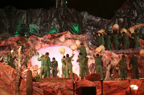 Mọi nỗ lực của đồng đội vẫn không thể cứu được những TNXP bị mắc kẹt trong hang