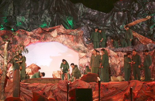 Những giọt nước mắt mặn đắng, đau xót và những lời ai oán giữa đại ngàn Trường Sơn khi phải chứng kiến cảnh đồng đội mình hi sinh