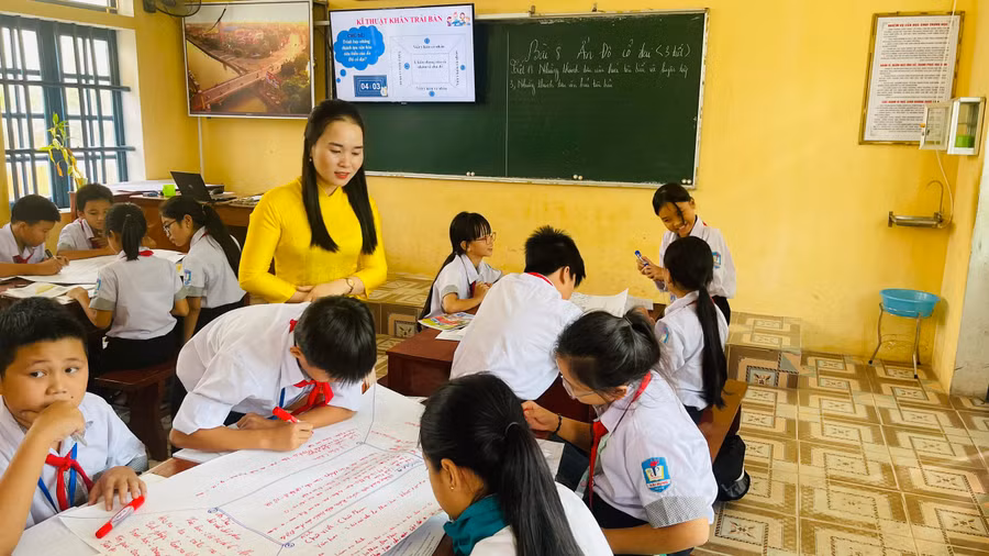 Giáo viên Trường THCS Hải Xuân trong giờ dạy môn Lịch sử - Địa lý bài 8: " Ấn Độ cổ đại".