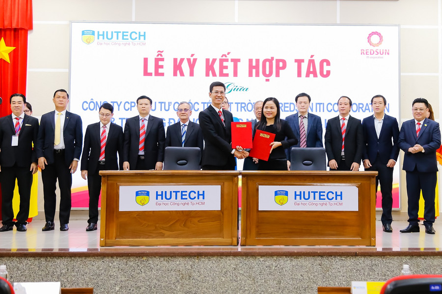 HUTECH và các Doanh nghiệp ký kết hợp tác. HUTECH và các Doanh nghiệp ký kết hợp tác.