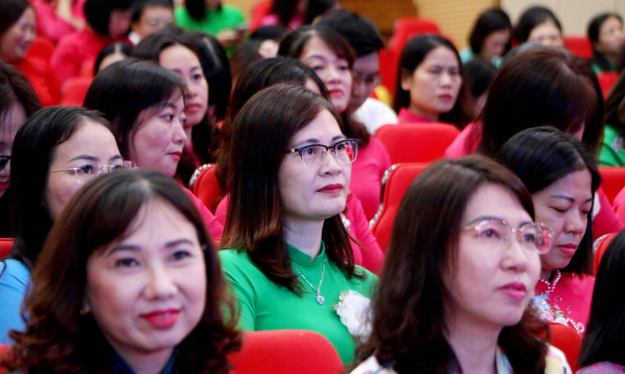 Đại diện các trường trên địa bàn huyện Thanh Trì tới tham dự lễ tổng kết. Đại diện các trường trên địa bàn huyện Thanh Trì tới tham dự lễ tổng kết.