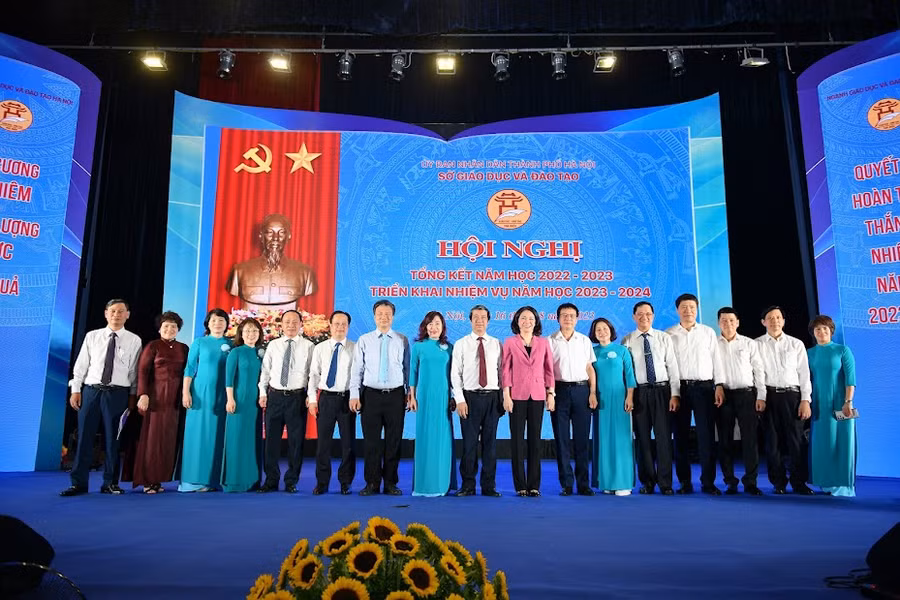 Sở GD&amp;ĐT Hà Nội tổ chức Hội nghị tổng kết năm học 2022-2023, triển khai nhiệm vụ năm học 2023-2024 có sự tham gia của Bộ trưởng Nguyễn Kim Sơn.