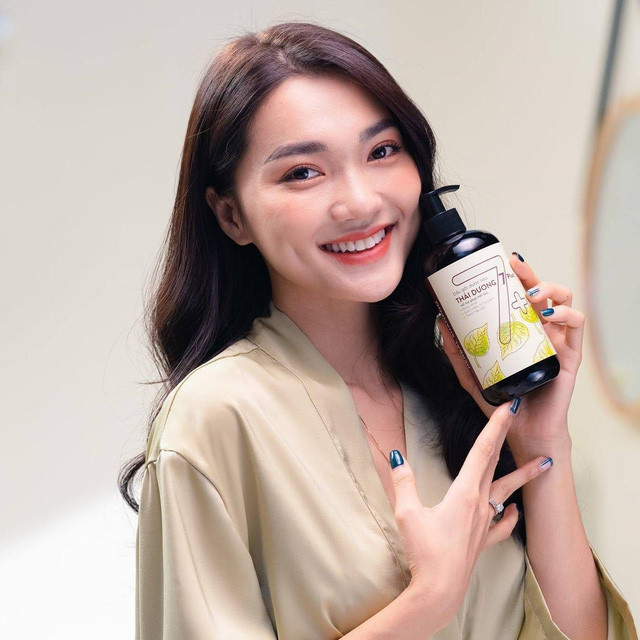 Ngọc Nữ bị chinh phục hoàn toàn bởi dầu gội 2 trong 1 Thái Dương 7 Cộng.