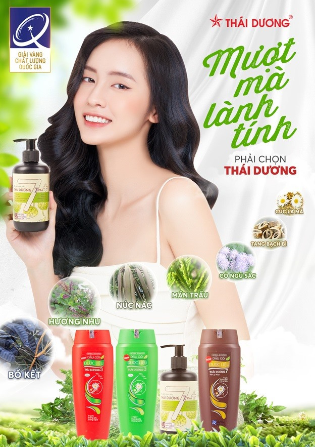 Các nàng hiện đại tích cực chăm sóc và phục hồi tóc với dầu gội dược liệu. Nguồn: Sao Thái Dương. Các nàng hiện đại tích cực chăm sóc và phục hồi tóc với dầu gội dược liệu. Nguồn: Sao Thái Dương.