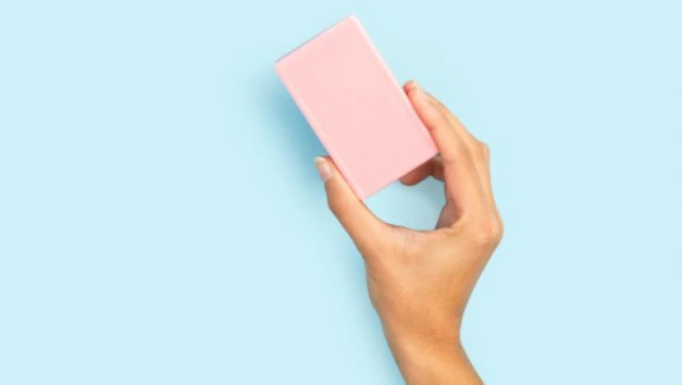 Xà phòng khiến da của bạn trở nên dễ bị tổn thương hơn trước. (Ảnh: ITN). Xà phòng khiến da của bạn trở nên dễ bị tổn thương hơn trước. (Ảnh: ITN).