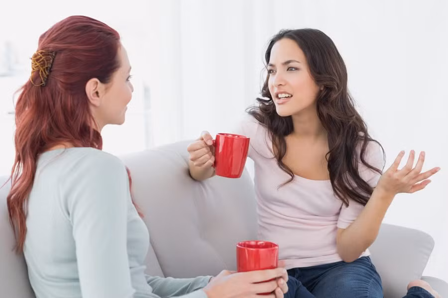 Một lời nói vô ý cũng có thể làm sứt mẻ tình cảm.