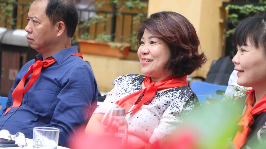 Các vị khách mời cùng lắng nghe những chia sẻ thiết thực từ diễn giả của chương trình. Các vị khách mời cùng lắng nghe những chia sẻ thiết thực từ diễn giả của chương trình.