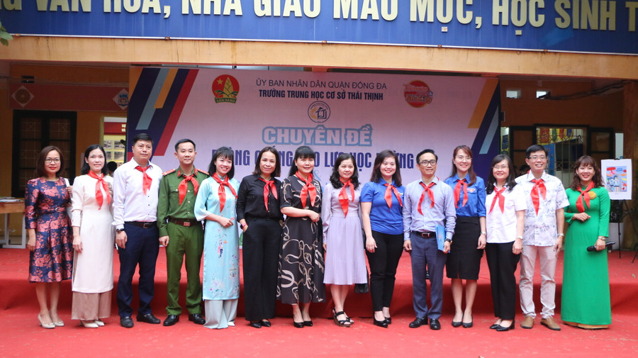 Buổi sinh hoạt ngoại khóa kết thúc thành công sau những chia sẻ thiết thực đến từ các vị khách mời của chương trình. Buổi sinh hoạt ngoại khóa kết thúc thành công sau những chia sẻ thiết thực đến từ các vị khách mời của chương trình.