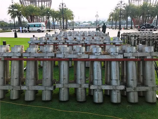 Trận địa 2.700 quả pháo hoa chờ khai hoả đón giao thừa ở Sài Gòn - Ảnh 17.