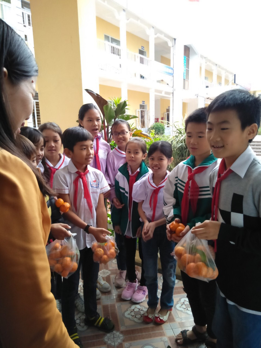 Các em học sinh Trường Tiểu học Cô Tô đến Các em học sinh Trường Tiểu học Cô Tô đến