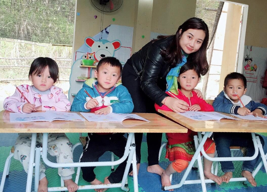 Cô giáo Đỗ Thùy Quyên trong giờ dạy học Cô giáo Đỗ Thùy Quyên trong giờ dạy học