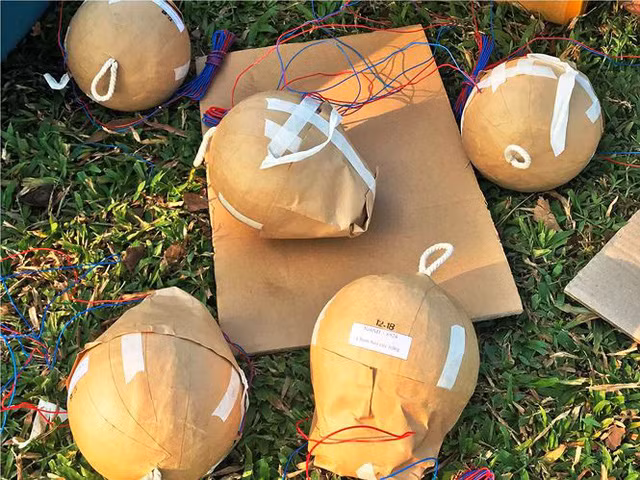 Trận địa 2.700 quả pháo hoa chờ khai hoả đón giao thừa ở Sài Gòn - Ảnh 8.