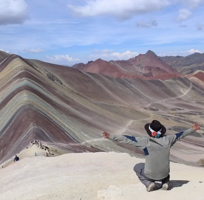 Cảnh thực tế khác xa ảnh chụp lung linh trên mạng ở núi cầu vồng ảnh 3