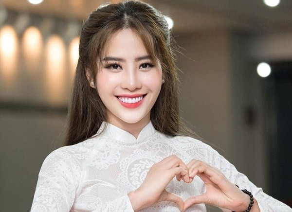 Nóng bỏng lại giàu có, 4 chân dài miền Tây này vẫn độc thân khiến fan nam phát cuồng ảnh 9 Nóng bỏng lại giàu có nhưng chân dài miền Tây này vẫn độc thân khiến fan nam phát cuồng