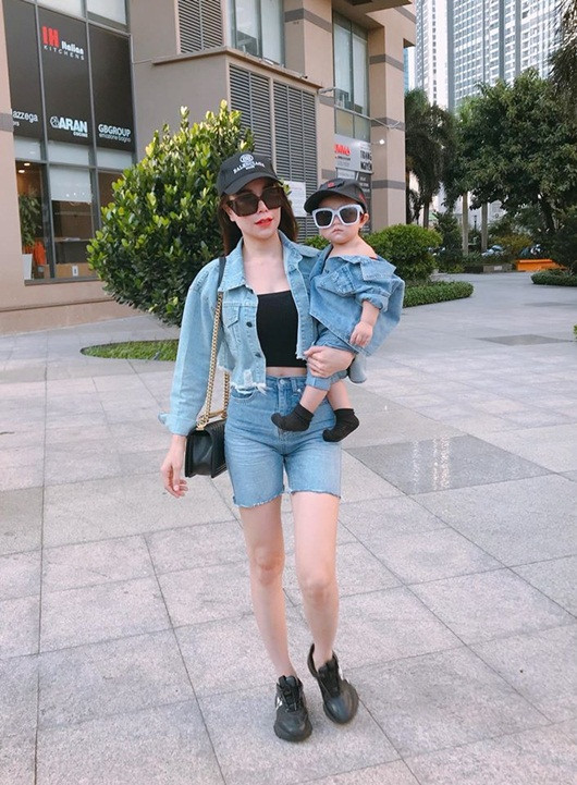 Xuất hiện cặp mẹ con Xuất hiện cặp mẹ con