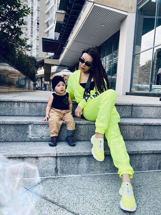 Xuất hiện cặp mẹ con Xuất hiện cặp mẹ con