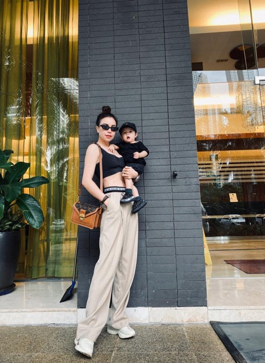 Xuất hiện cặp mẹ con Xuất hiện cặp mẹ con